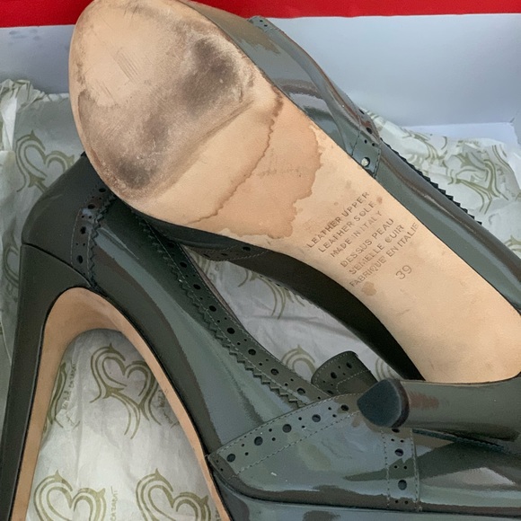 Patent Leather Grey Pump Sz 39 - Picture 3 of 3